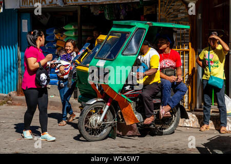 Einheimische durch Dreirad, Banaue, Luzon, Philippinen reisen Stockfoto