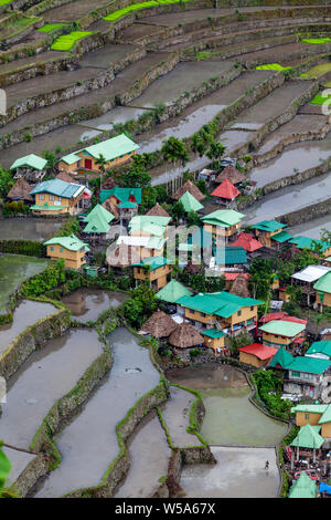 Ein Blick auf das Dorf Batad und die umliegenden Reisterrassen, Banaue, Luzon, Philippinen Stockfoto