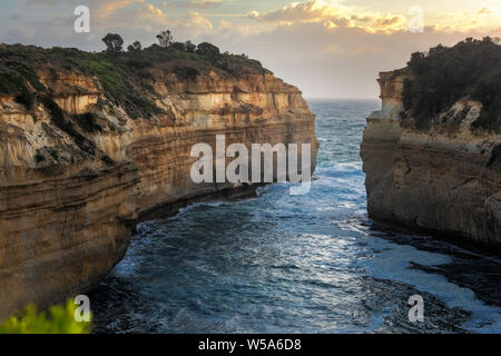 Loch Ard Gorge einer der vielen Stopps auf der Great Ocean Road Stockfoto