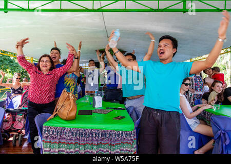 Filipino Touristen auf dem Loboc River Cruise, Loboc, Bohol, Philippinen Stockfoto