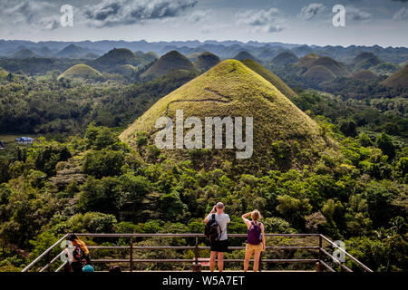 Die Chocolate Hills Aussichtsplattform, Carmen, Bohol, Philippinen Stockfoto