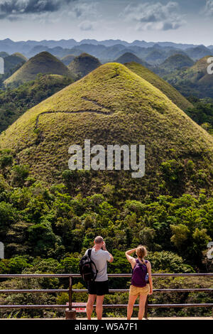 Die Chocolate Hills Aussichtsplattform, Carmen, Bohol, Philippinen Stockfoto