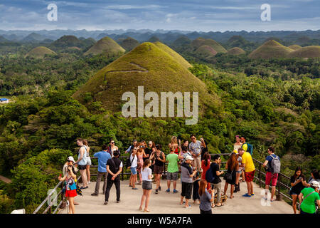 Die Chocolate Hills Aussichtsplattform, Carmen, Bohol, Philippinen Stockfoto
