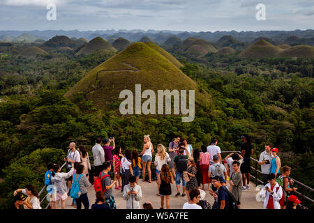 Die Chocolate Hills Aussichtsplattform, Carmen, Bohol, Philippinen Stockfoto
