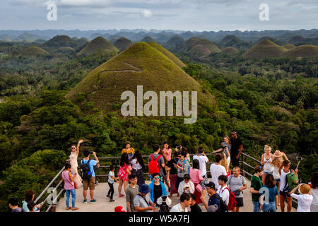 Die Chocolate Hills Aussichtsplattform, Carmen, Bohol, Philippinen Stockfoto
