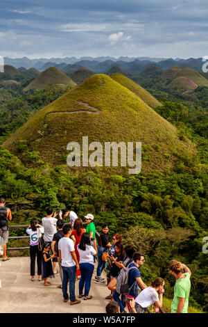 Die Chocolate Hills Aussichtsplattform, Carmen, Bohol, Philippinen Stockfoto