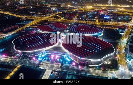(190727) - Shanghai, 27. Juli 2019 (Xinhua) - luftaufnahme am Okt. 21, 2018 zeigt die National Exhibition & Convention Center (Shanghai), die wichtigsten Veranstaltungsort der ersten China International Import Expo (CIIE), in Shanghai, China. (Xinhua / Ding Ting) Stockfoto