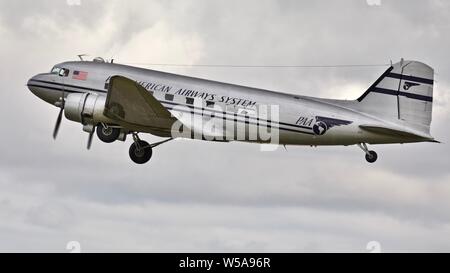 Pan Am Douglas C-47B (N Fliegen an der Flying Legends Airshow im Imperial War Museum, Duxford 877 MG) Am 14. Juli 2019 Stockfoto