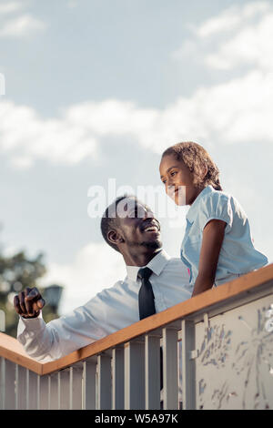 Portrait von uns Menschen, dass man mit seinem Kind Stockfoto