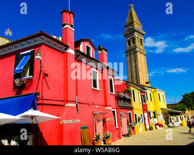 BURANO (Venedig), Italien - 19 September. 2018 - Blick auf die Fassade des berühmten Fancy gemalte bunte Häuser Stockfoto