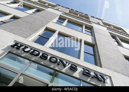 Hudson's Bay store in Amsterdam, Niederlande. Die Hudson's Bay Company ist eine kanadische Retail Business Group. Stockfoto