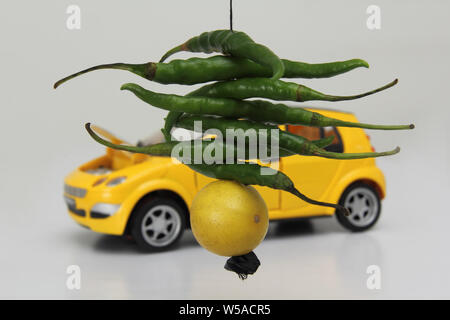 Nahaufnahme von Nimbu Mirchi Charme Stockfoto