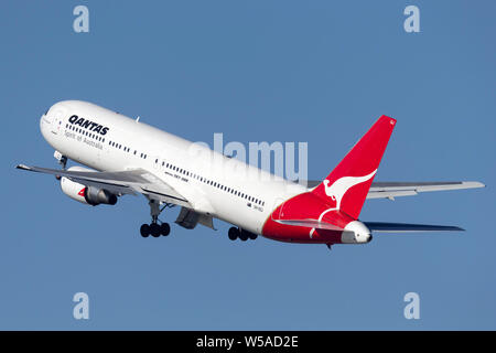Qantas Boeing 767 Airliner vom Flughafen Sydney. Stockfoto