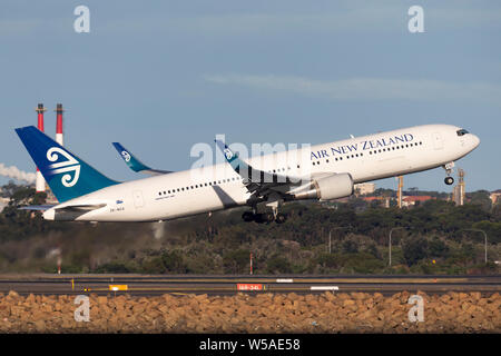 Air New Zealand Boeing 767 großes Verkehrsflugzeug vom Flughafen Sydney. Stockfoto