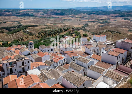 Panoramablick auf den alten Pisticci Viertel namens Dirupo. Region Basilicata, Italien Stockfoto