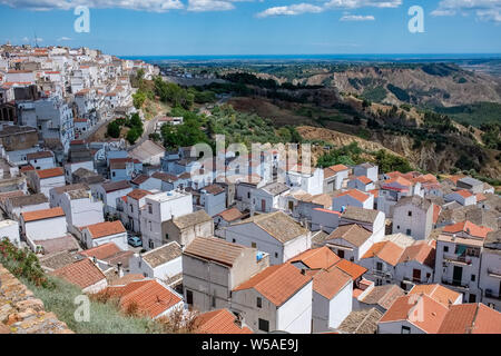 Panoramablick auf den alten Pisticci Viertel namens Dirupo. Region Basilicata, Italien Stockfoto