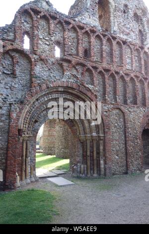 Ruiniert Augustiner Klosterkirche Colchester Essex. West Front St Botolph's 1177 über Reparatur hinaus 1648 Belagerung beschädigt Stockfoto