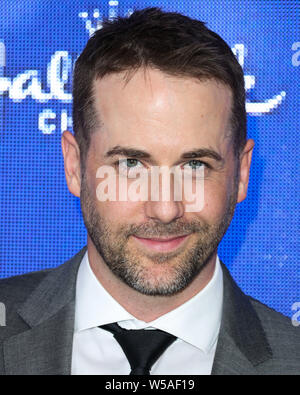 BEVERLY HILLS, LOS ANGELES, Kalifornien, USA - 26. Juli: Niall Angelegenheit kommt an der Hallmark Channel und Markenzeichen Filme und Geheimnisse Sommer 2019 TCA Presse Tour Veranstaltung in einem Privathaus am 26 Juli, 2019 in Beverly Hills, Los Angeles, Kalifornien, Vereinigte Staaten. (Foto von Xavier Collin/Image Press Agency) Stockfoto