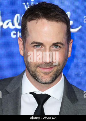 BEVERLY HILLS, LOS ANGELES, Kalifornien, USA - 26. Juli: Niall Angelegenheit kommt an der Hallmark Channel und Markenzeichen Filme und Geheimnisse Sommer 2019 TCA Presse Tour Veranstaltung in einem Privathaus am 26 Juli, 2019 in Beverly Hills, Los Angeles, Kalifornien, Vereinigte Staaten. (Foto von Xavier Collin/Image Press Agency) Stockfoto