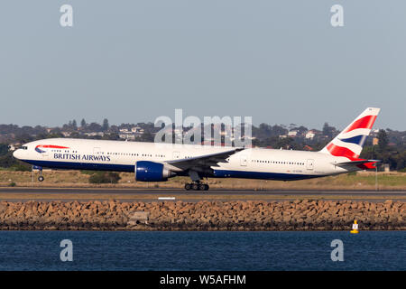 British Airways Boeing 777 großes Verkehrsflugzeug vom Flughafen Sydney. Stockfoto