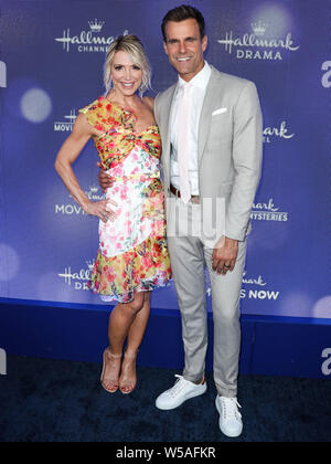 BEVERLY HILLS, LOS ANGELES, Kalifornien, USA - 26. Juli: Debbie Matenopoulos und Cameron Mathison am Hallmark Channel und Markenzeichen Filme und Geheimnisse Sommer 2019 TCA Presse Tour Veranstaltung in einem Privathaus am 26 Juli, 2019 in Beverly Hills, Los Angeles, California, United States. (Foto von Xavier Collin/Image Press Agency) Stockfoto