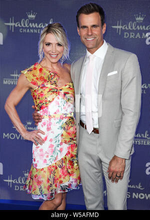 BEVERLY HILLS, LOS ANGELES, Kalifornien, USA - 26. Juli: Debbie Matenopoulos und Cameron Mathison am Hallmark Channel und Markenzeichen Filme und Geheimnisse Sommer 2019 TCA Presse Tour Veranstaltung in einem Privathaus am 26 Juli, 2019 in Beverly Hills, Los Angeles, California, United States. (Foto von Xavier Collin/Image Press Agency) Stockfoto