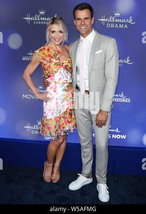 BEVERLY HILLS, LOS ANGELES, Kalifornien, USA - 26. Juli: Debbie Matenopoulos und Cameron Mathison am Hallmark Channel und Markenzeichen Filme und Geheimnisse Sommer 2019 TCA Presse Tour Veranstaltung in einem Privathaus am 26 Juli, 2019 in Beverly Hills, Los Angeles, California, United States. (Foto von Xavier Collin/Image Press Agency) Stockfoto