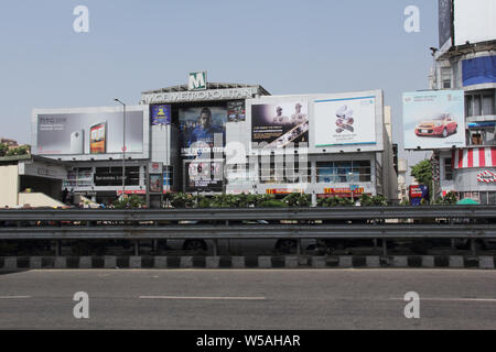 Fassade eines Einkaufszentrums, Gurgaon, Haryana, Indien Stockfoto