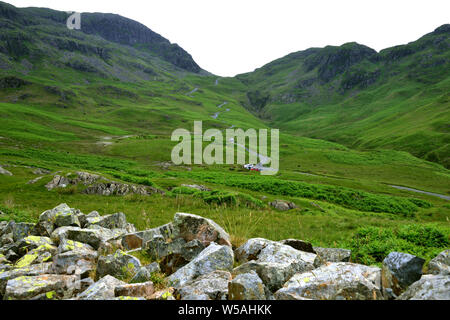 Blick entlang der Hardknott Pass in den westlichen Lake District Stockfoto