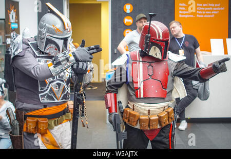 Manchester, Großbritannien. 27. Juli, 2019. Cosplayer gekleidet, wie Ihre Lieblings Charakter bei Tag 1 von Manchester MCM Comic Con 2019 in Manchester Central. Credit: Ioannis Alexopoulos/Alamy leben Nachrichten Stockfoto