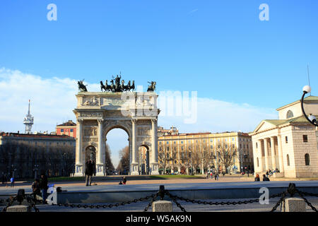 Mailand, Italien - Januar 24, 2015: Arco della Pace, im Jahre 1807 von dem Architekten Luigi Cagnola unter der napoleonischen Herrschaft, ist einer der bekanntesten der Stadt. Stockfoto