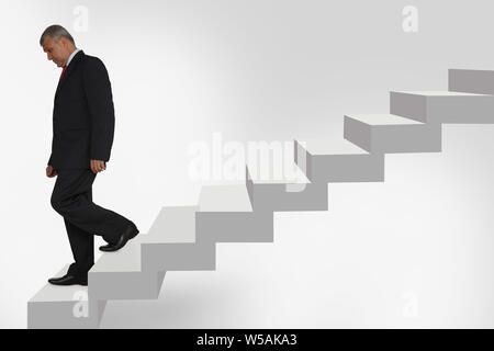 Geschäftsmann, die Treppe hinunter Stockfoto