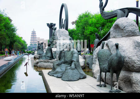 August 19, 2015. Xian China. Die großen Tang alle Tag mall Skulptur in der Nähe der Großen Wildganspagode in Xian, China an einem bewölkten Tag in Shaanxi Stockfoto