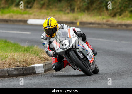 Consolation-maisonnettes, Nordirland. 27. Juli, 2019. Consolation-maisonnettes Straße Rennen das Rennen der Legenden; Gary Dunlop den zweiten Platz in der Moto3-Rennen der Credit: Aktion plus Sport/Alamy leben Nachrichten Stockfoto