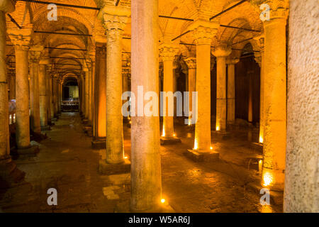 Alte Basilika Zisterne aus dem 6. Jahrhundert in Istanbul, Türkei Stockfoto