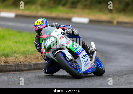 Consolation-maisonnettes, Nordirland. 27. Juli, 2019. Consolation-maisonnettes Straße Rennen das Rennen der Legenden; Neil Kernohan nimmt die in der 250R rennen Kredit gewinnen: Aktion plus Sport/Alamy leben Nachrichten Stockfoto