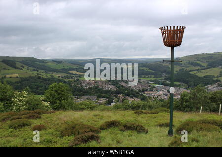 Blick vom Scout Rock oben Mytholmroyd, Yorkshire, England. Poet Laureate Ted Hughes wurde in Mytholmroyd und seinen Lieblingsplatz geboren wurde Scout Rock Stockfoto