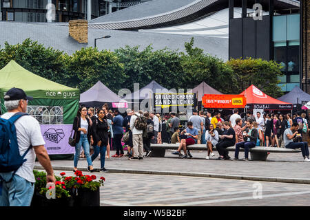 Die Kandare Street Food Markt in der Kornkammer Square Kings Cross Development in Central London, Großbritannien Stockfoto