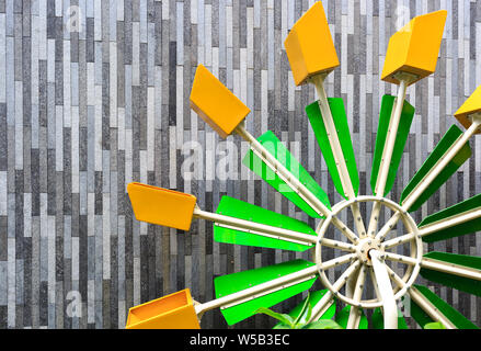 Bunte waterwheel Spielzeug auf dem Spielplatz Details anzeigen Stockfoto