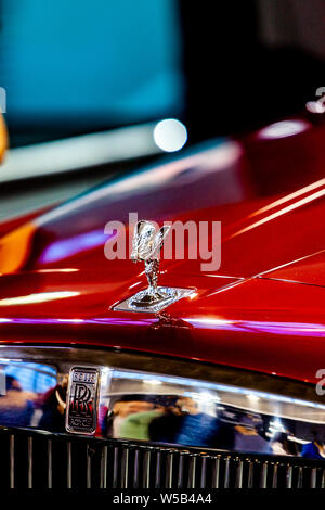 Belgrad, SERBIEN - MÄRZ 23, 2019: Detail der Rolls Royce Cullinan Auto in Belgrad, Serbien. Rolls-Royce ist eine britische multinationale engineering Komp Stockfoto
