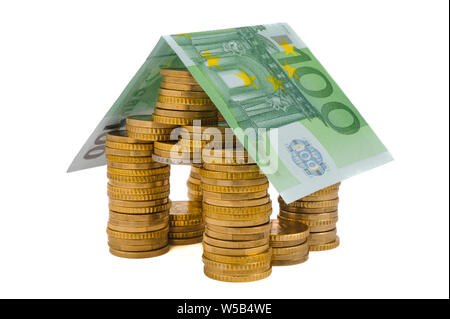 Modell home mit Banknoten und Münzen des Euro gebaut Stockfoto