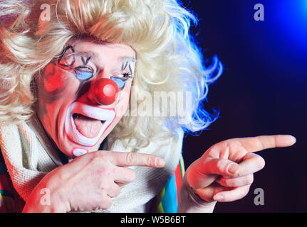 Porträt eines Clowns im Zirkus Arena Stockfoto