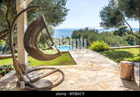 Luxuriöse, private Terrasse mit Blick auf das Mittelmeer Stockfoto