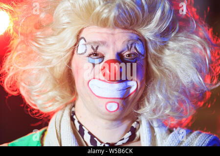 Porträt eines Clowns im Zirkus Arena Stockfoto