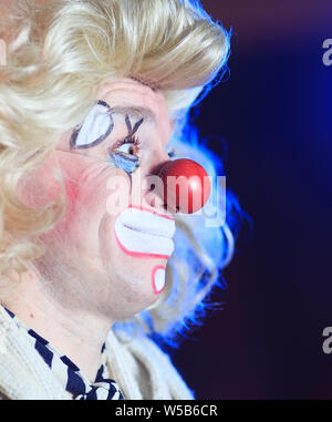 Porträt eines Clowns im Zirkus Arena Stockfoto