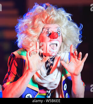 Porträt eines Clowns im Zirkus Arena Stockfoto