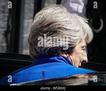 Juli 24, 2019, London, Vereinigtes Königreich: Der britische Premierminister Theresa May Blätter Downing Street zu Ihrem letzten PMQs als Premierminister. (Bild: © yiannis Alexopoulos/SOPA Bilder über ZUMA Draht) Stockfoto