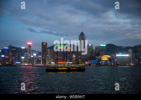 Star Ferry auf dem Weg nach Kowloon. Hongkong Stockfoto