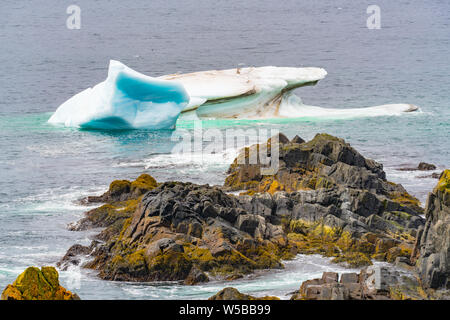 Eisberg im Ozean vor der Küste von Neufundland, Kanada Stockfoto