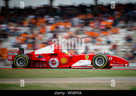 Die deutschen F2 Fahrer Mick Schumacher fährt Ferrari F 2004 von seinem Vater Michael Schumacher nach dem dritten Training der Deutschen F1 Grand Prix. Stockfoto